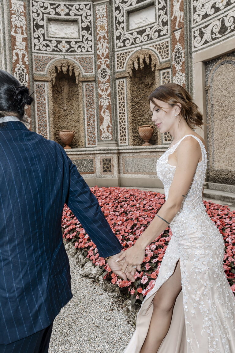 Hand in hand by the mosaic walls of Villa d'Este, Lake Como, Daniele Vertelli Photography