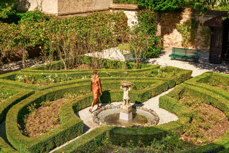 Formal garden of a Venetian palazzo, one of the secret gardens, Danieli, Venezia, A Four Seasons Hotel
