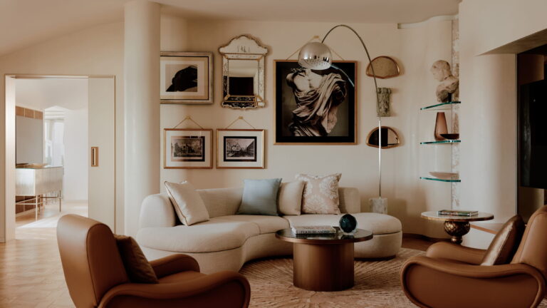 Suite living room with contemporary furniture, Danieli, Venezia, A Four Seasons Hotel
