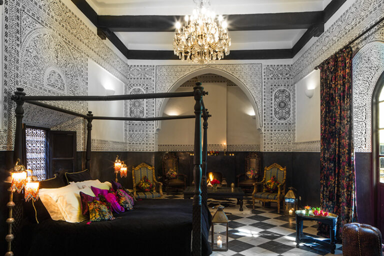 The State of Grace, the first floor Royal Suite with four poster bed, Dar Jaguar