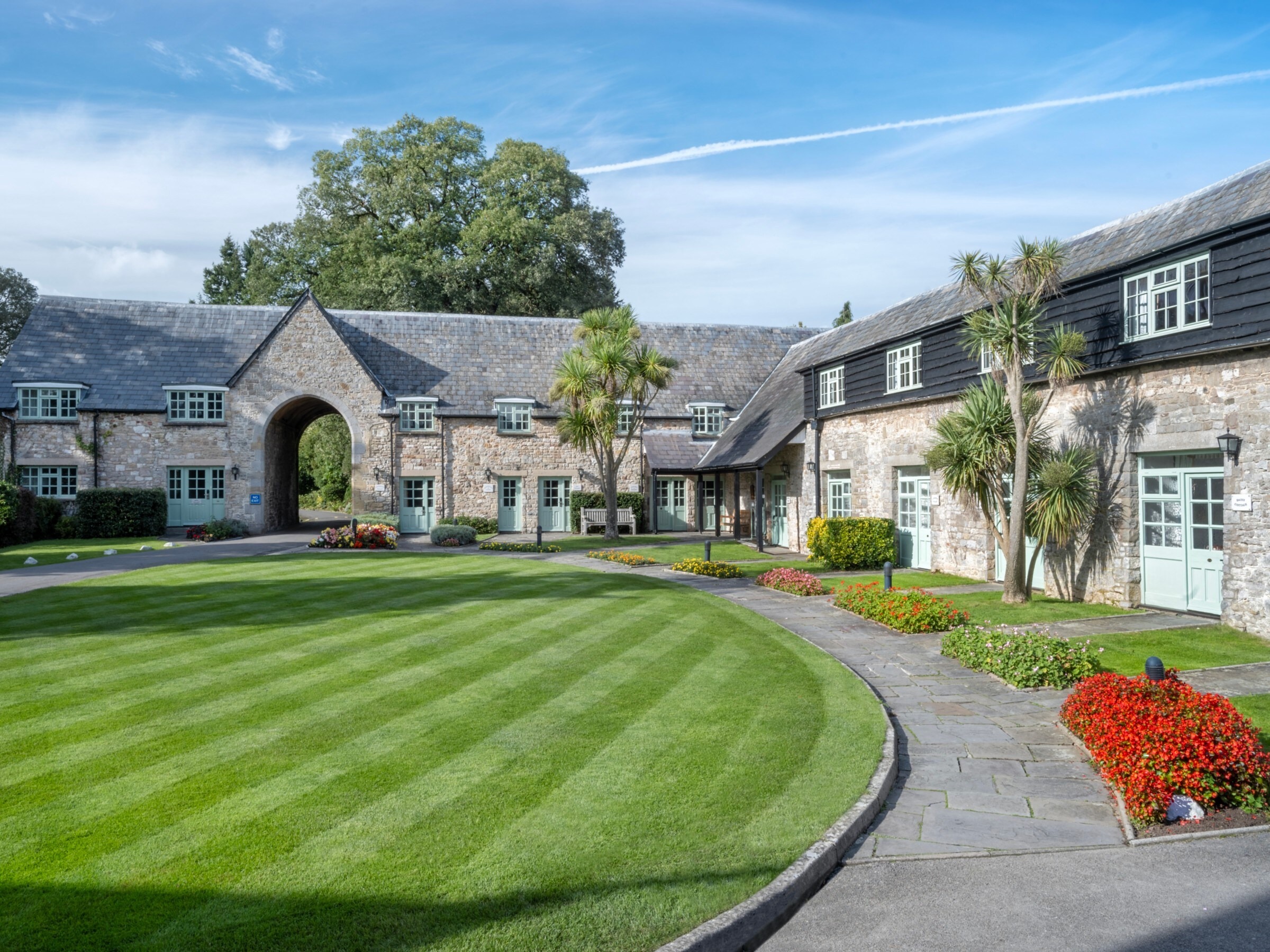The courtyard rooms around a striped lawn, Delta Hotels St. Pierre Country Club