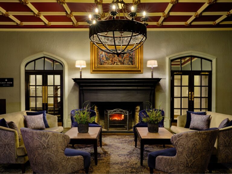 The sunken lounge with a fireplace, Delta Hotels St. Pierre Country Club
