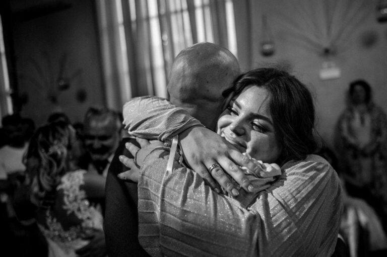 A close embrace at the reception, in black and white, Diego Giusti Photographer