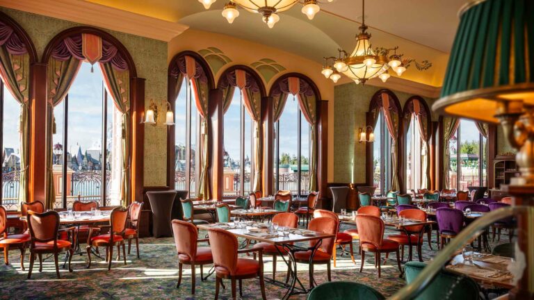 The Regal View restaurant and lounge, Disneyland Paris