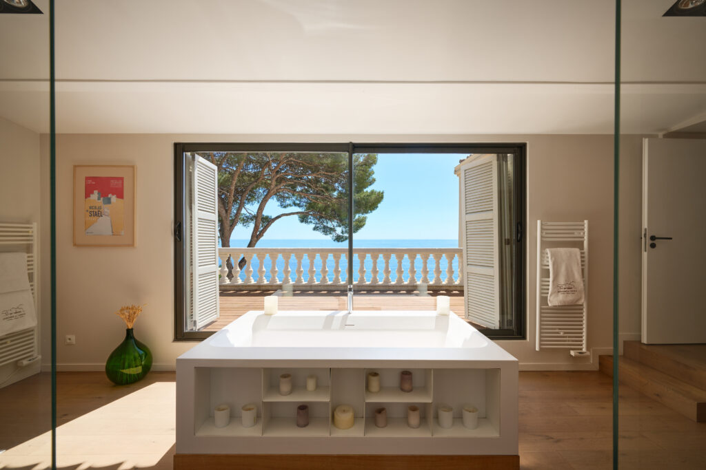 A bathroom with a sea-view window, Domaine de Canaille