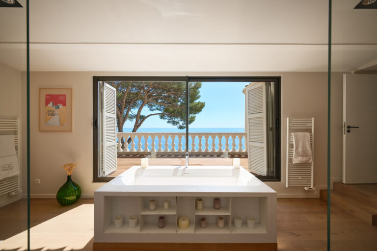 A bathroom with a sea-view window, Domaine de Canaille