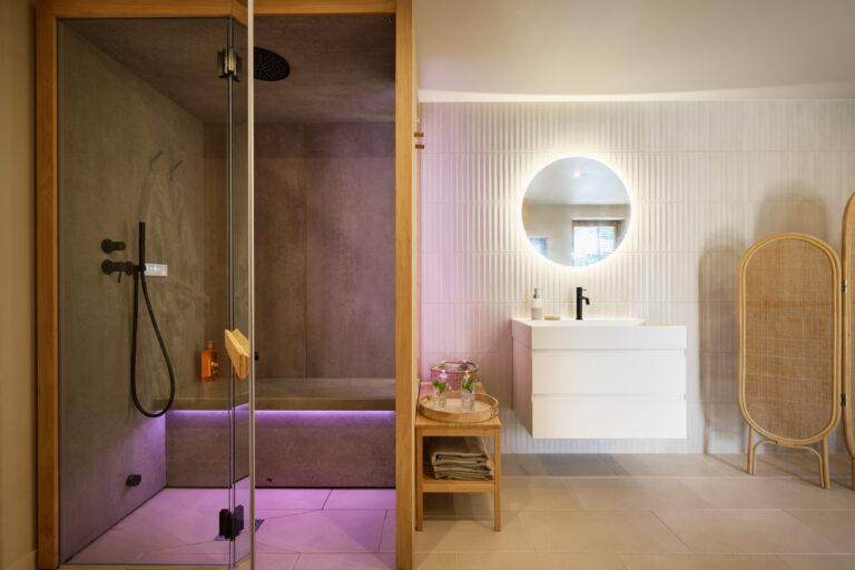 A shower room with a glass-walled shower, Domaine de Canaille