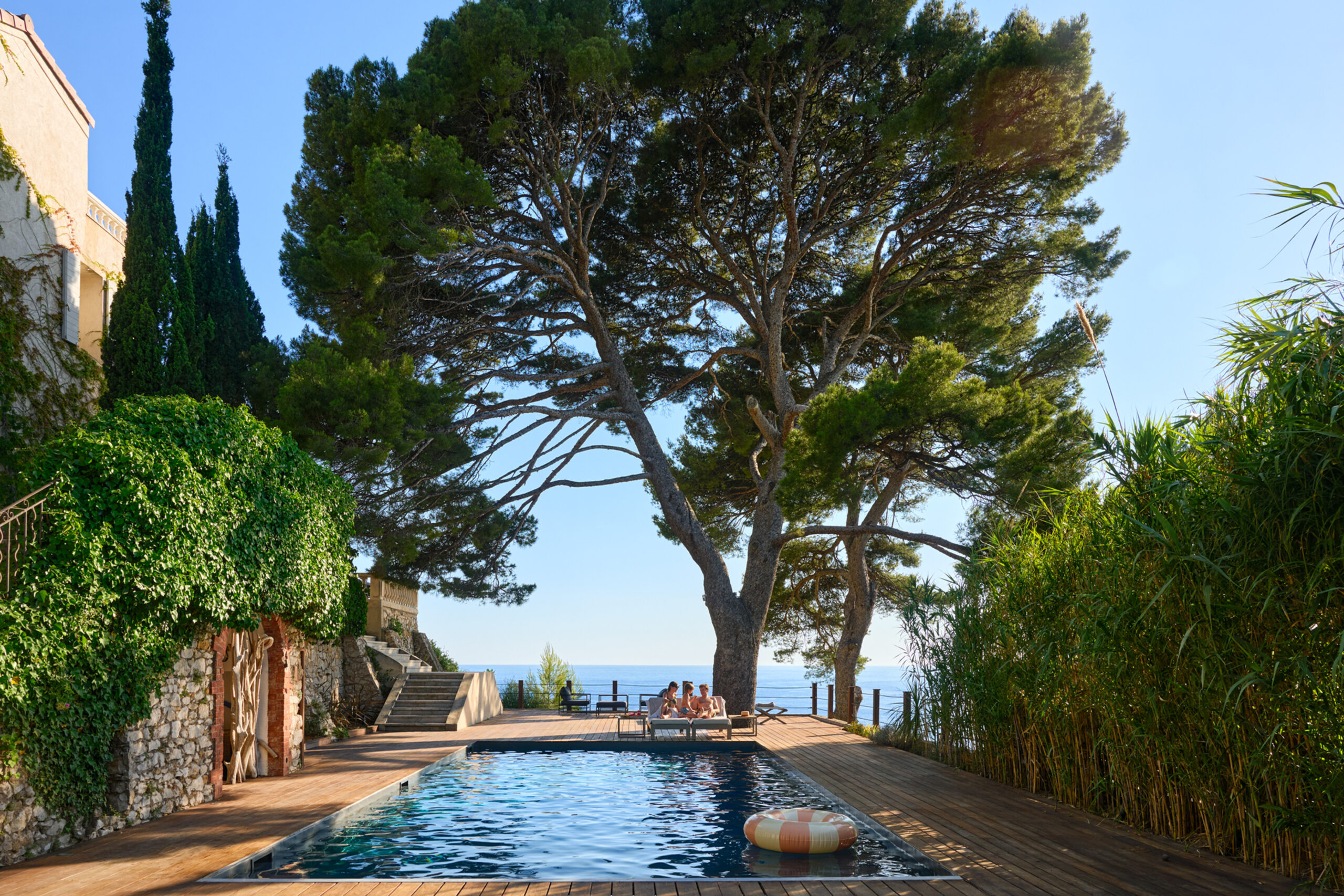 The pool among the pines above the sea, Domaine de Canaille