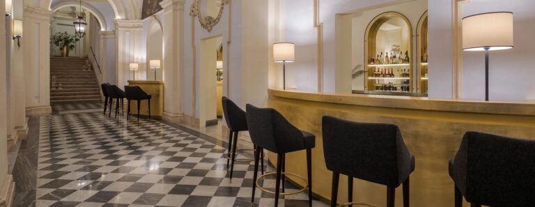 The Elementa Lounge Bar Corridor, Donna Camilla Savelli Hotel