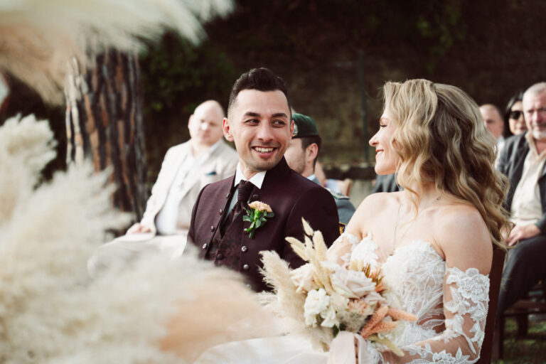 Close moment between bride and groom among the pampas arrangements, Dr Tiziana Di Molfetta