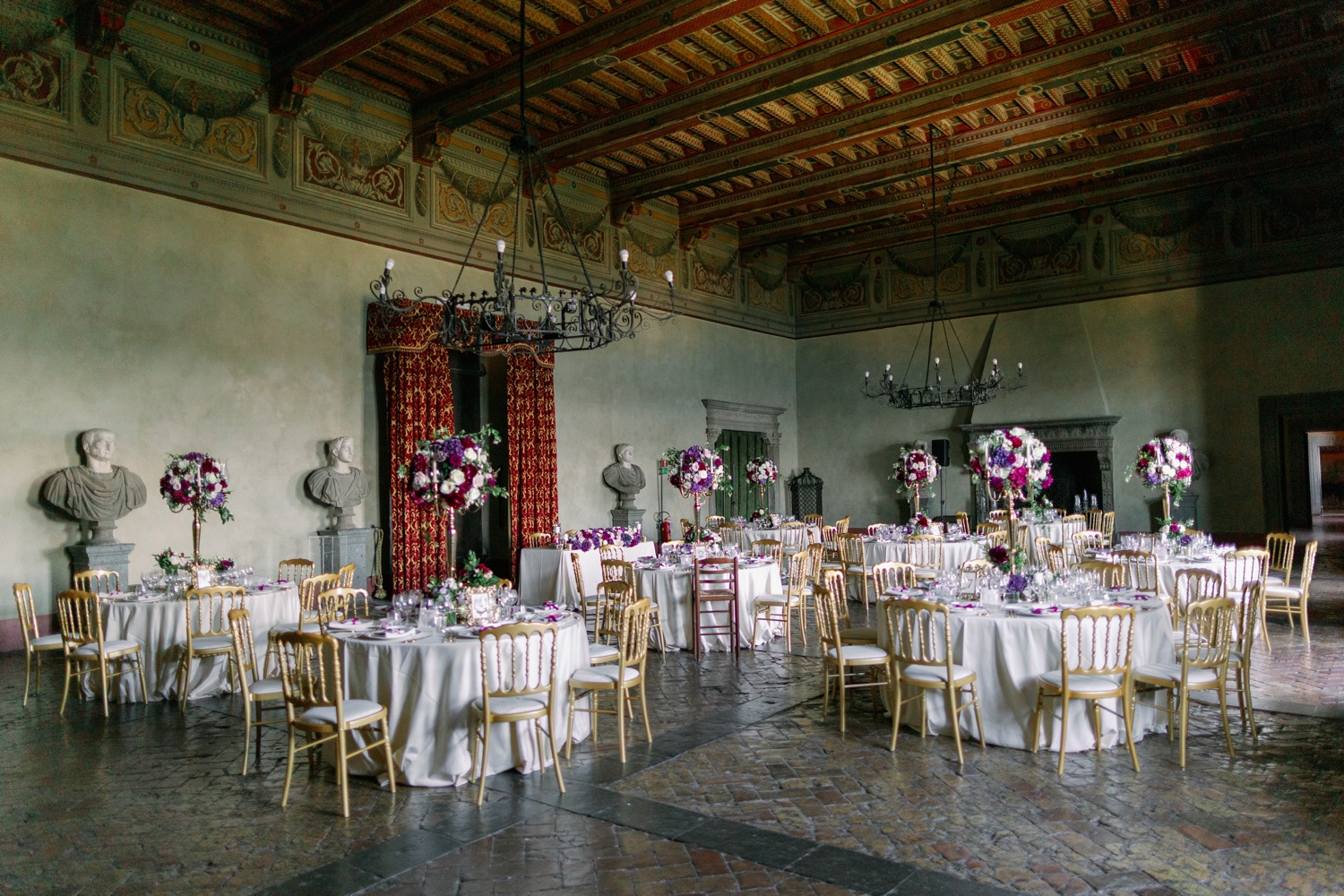 Reception tables in a frescoed hall of the Orsini-Odescalchi Castle, Bracciano, Dream Weddings By Francesca Resciniti