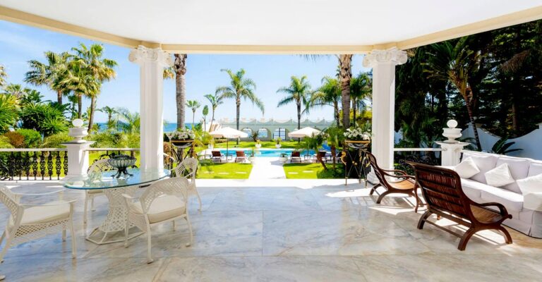 The pool, the palms and the sea, El Martinete Villa