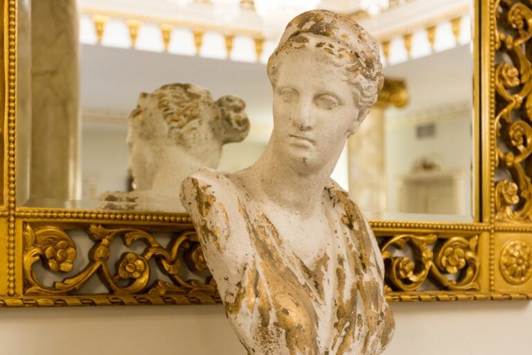A marble bust in the villa's art collection, El Martinete Villa