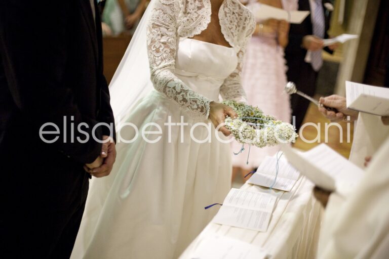 The bride at the altar, a gypsophila wrist detail, Elisabetta Cardani