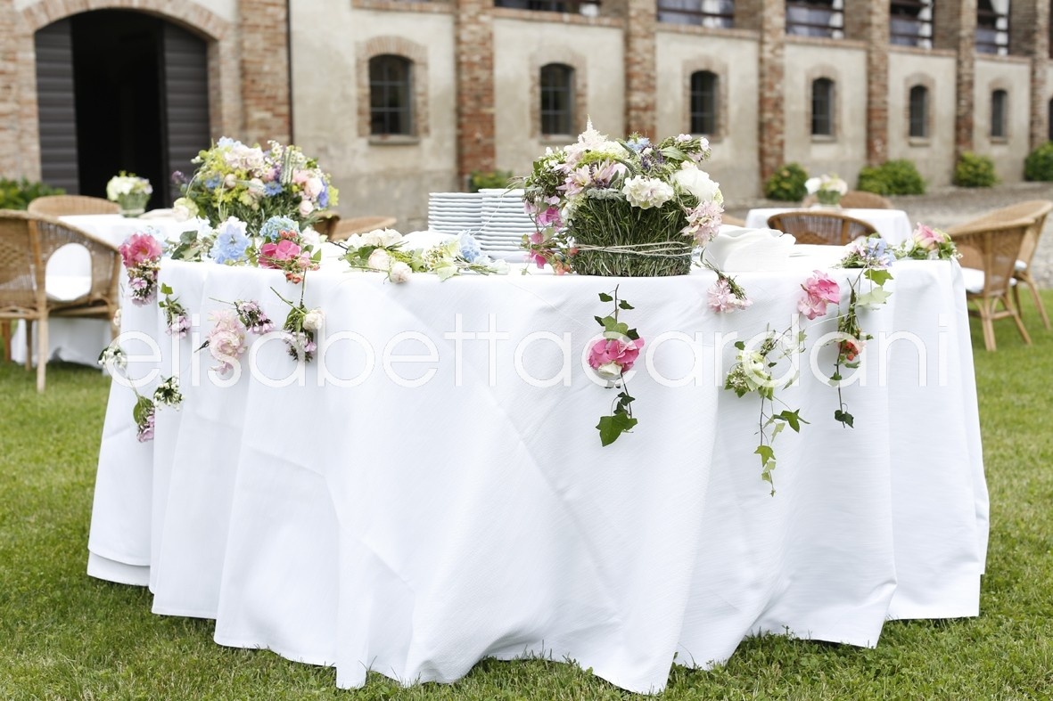 A candlelit reception table, Castello di Paderna, Elisabetta Cardani
