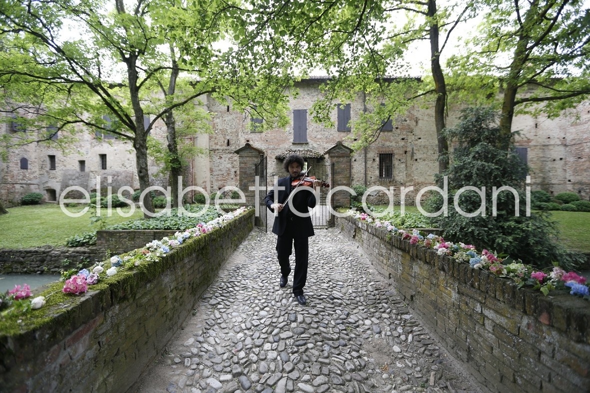 A garland-lined courtyard walkway, Castello di Paderna, Elisabetta Cardani