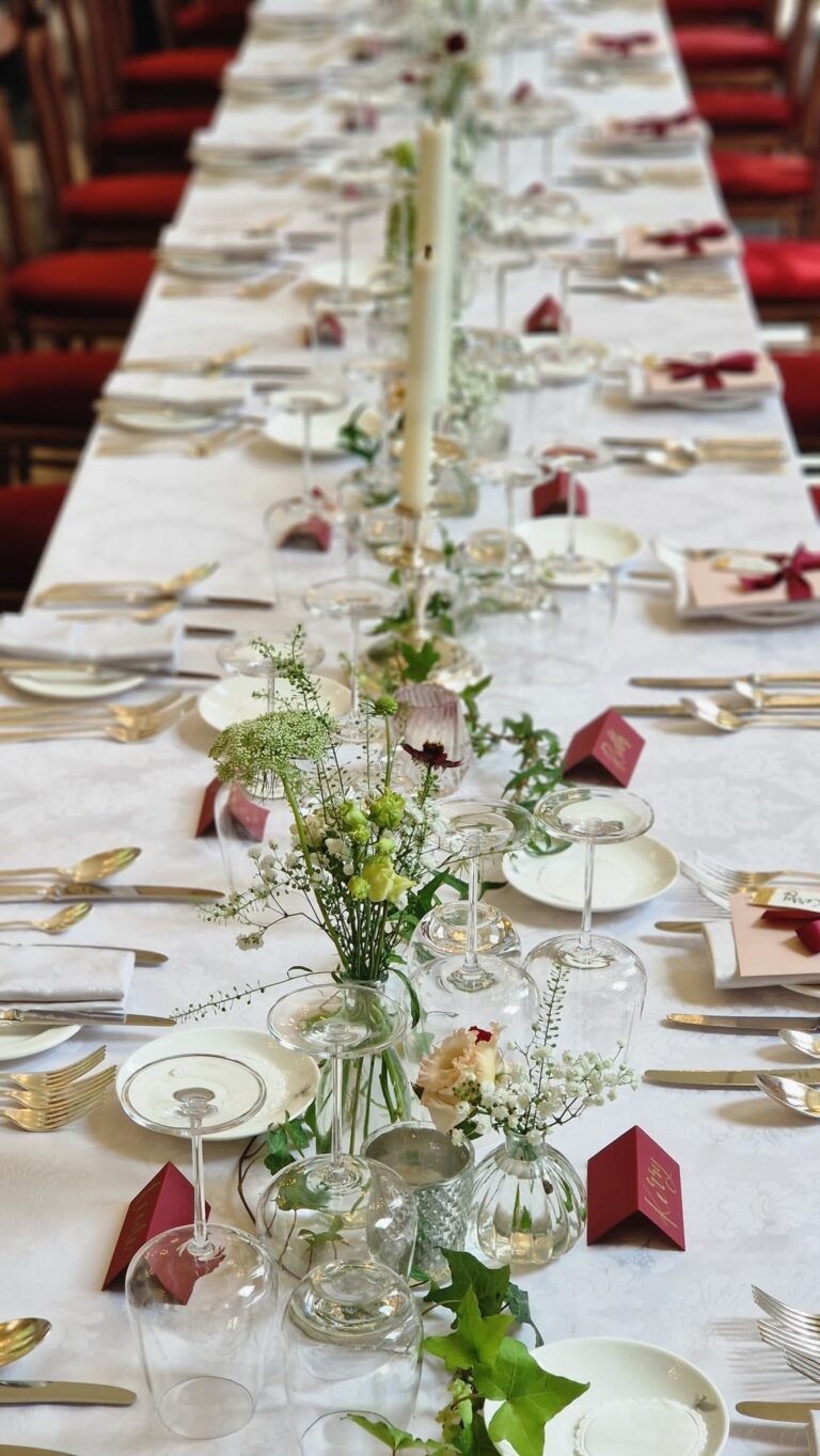 The wedding breakfast table, dressed in white and burgundy, Inner Temple Hall, Elizabeth Marsh Floral Design