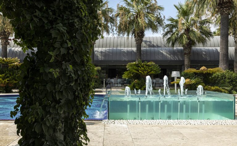 The garden pool and fountains among the palms, Esplanade Boutique Hotel
