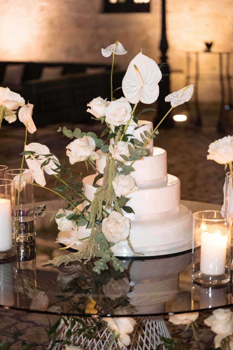 The cake among white anthuriums and roses on a mirrored plinth, Ester Chianelli Weddings & Events