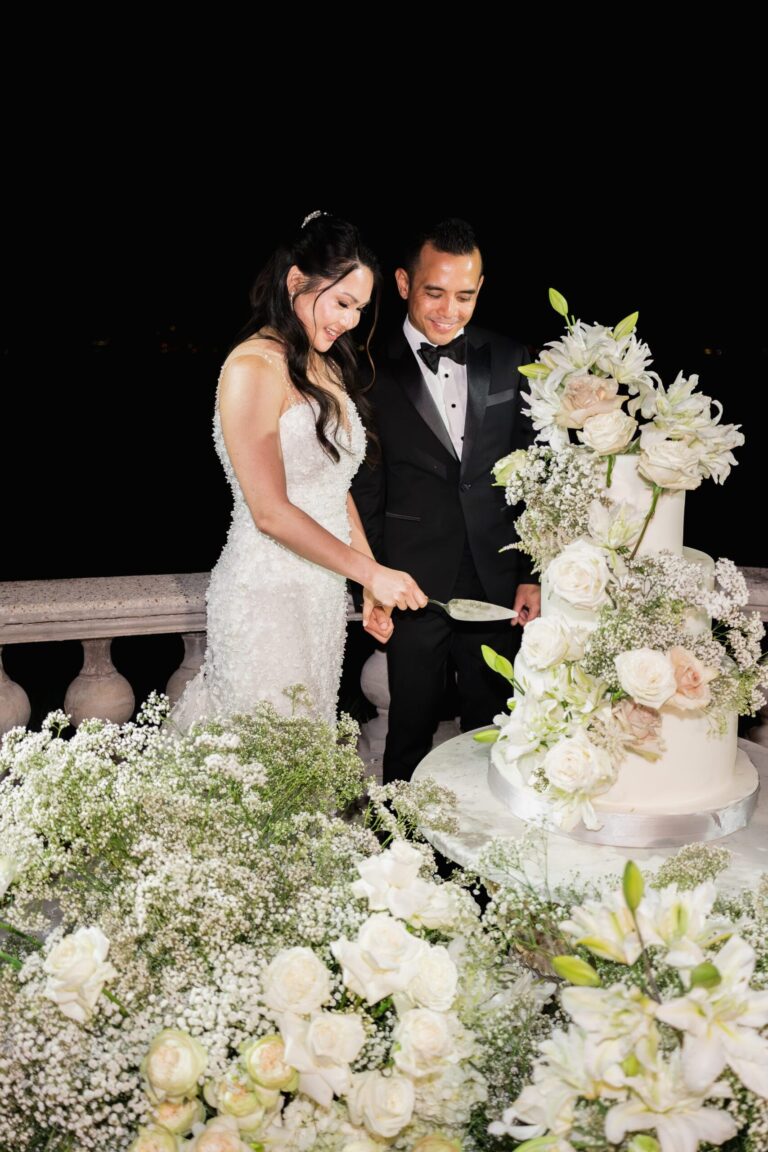 Cutting the cake on a balustrade above the sea, Ester Chianelli Weddings & Events