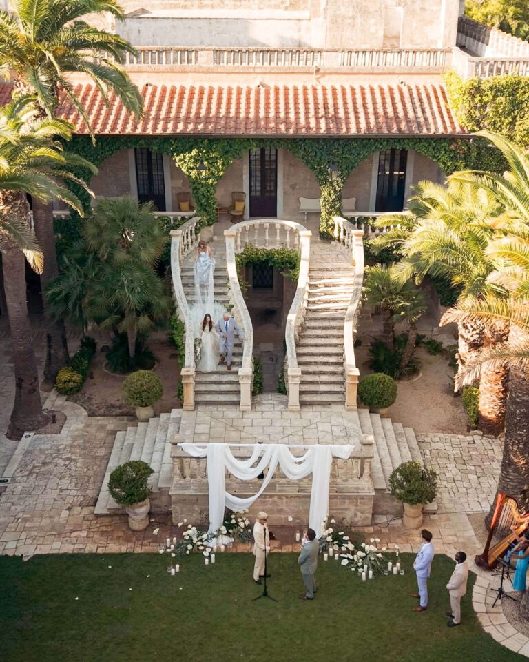 From above: the bride coming down the double staircase into the courtyard, Ester Chianelli Weddings & Events
