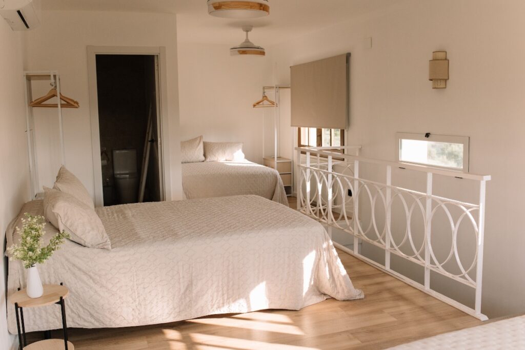 Guest Rooms, photograph 2