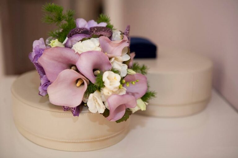 Mauve calla lily and freesia bouquet, Fiori Amore Fantasia