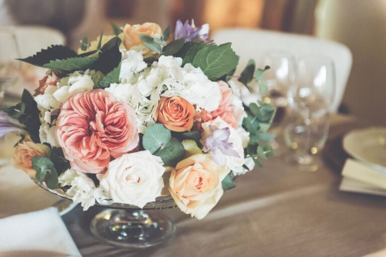 Coral and blush rose centrepiece in a low bowl, Fiori Amore Fantasia