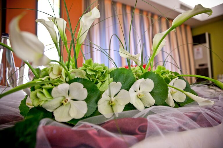 Calla lilies, white orchids and hydrangea along a head table, Fiori Amore Fantasia
