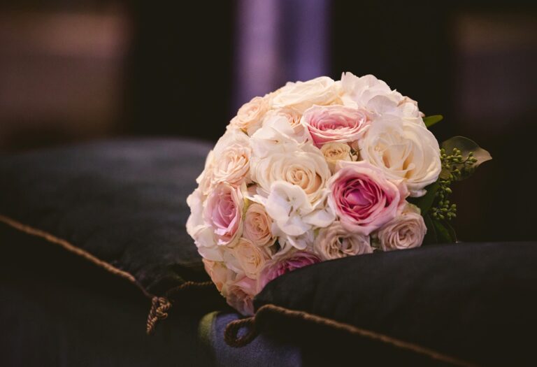 A bridal bouquet of blush and ivory garden roses, San Bartolomeo all'Isola Tiberina, Flavia Bruni