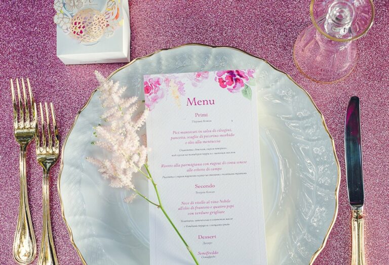 A menu card in Russian and Italian on a rose-pink tablescape, Villa Barberino, Arezzo, Flavia Bruni
