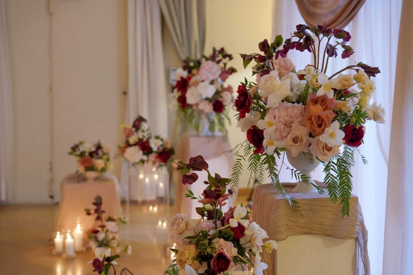 A candlelit arrangement of burgundy dahlia, blush rose and cream ranunculus, Spazio Field, Palazzo Brancaccio, Floreventi
