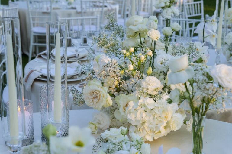 A white and cream centrepiece of rose, ranunculus and gypsophila, Relais Appia Antica, Floreventi