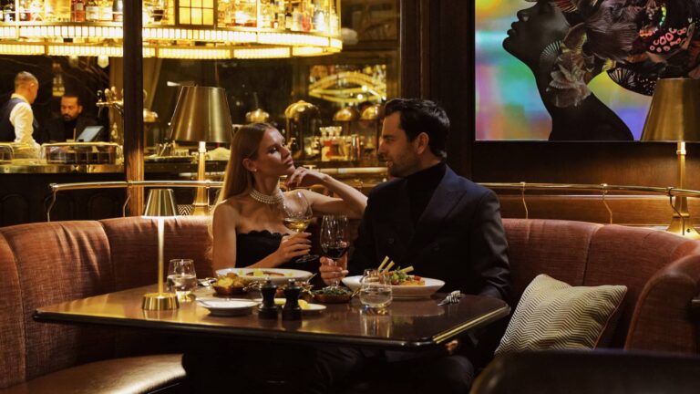 Couple dining at a corner banquette, Four Seasons Hotel Gresham Palace