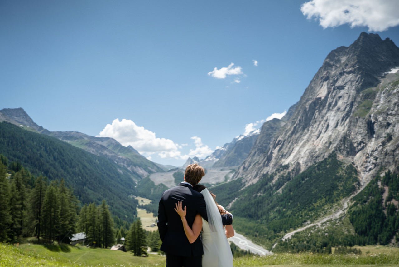 A couple looking out over an Alpine valley on their wedding day in Courmayeur, Aosta Valley, Giandomenico Cosentino Photography