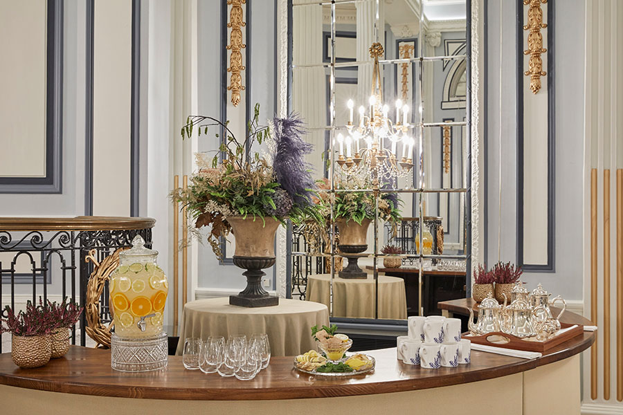 Drinks table with heather arrangements in the Ballroom, Gleneagles