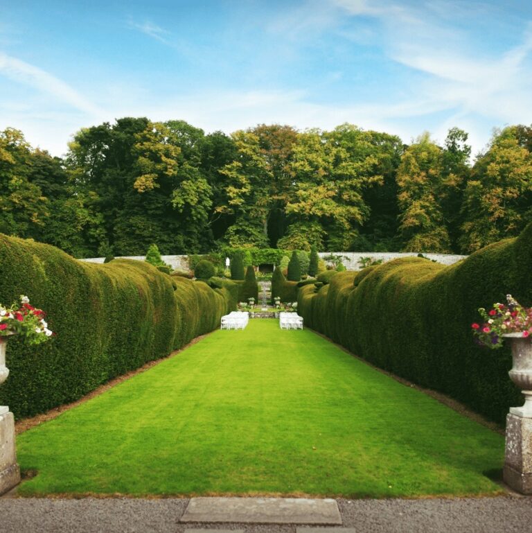 Walled Garden aisle