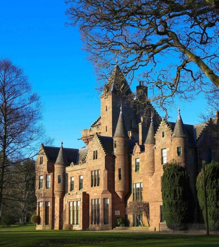 Castle dining room