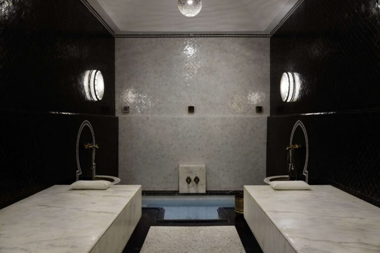 Marble hammam room, Hôtel Palais Ronsard Relais & Châteaux