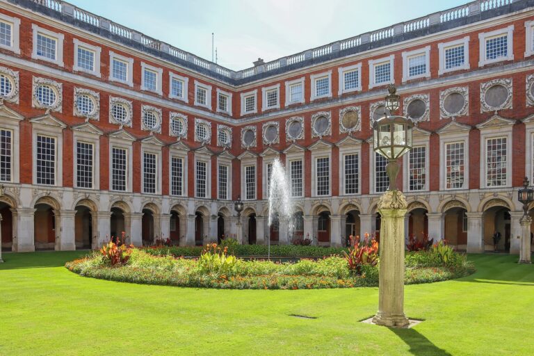 Fountain Court, Christopher Wren's Baroque cloistered quadrangle around a central fountain, Hampton Court Palace