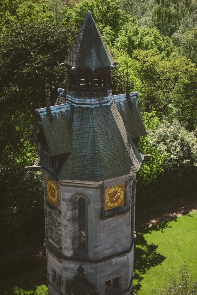A barn, an atrium and a parish church