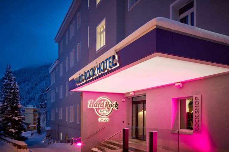 The hotel entrance on Tobelmühlestrasse in winter, Hard Rock Hotel Davos