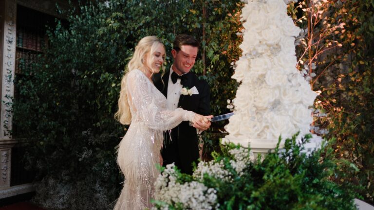 Victoria and Thomas cut their cake at Blenheim Palace (film still), HD Moments