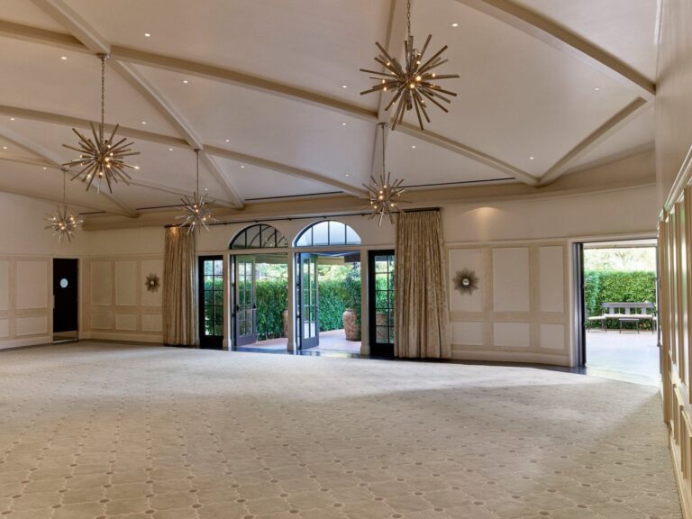 The Garden Ballroom, arched ceiling and mercury-glass chandeliers, Hotel Bel-Air