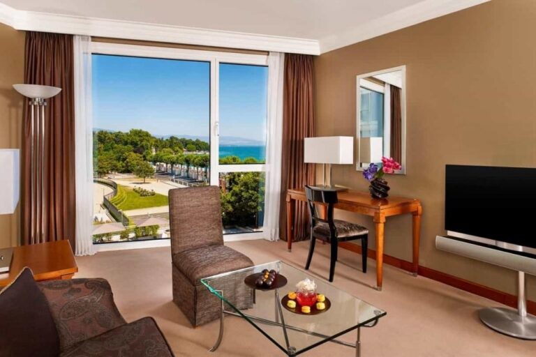 A Suite with Lake Views, Hotel President Wilson, a Luxury Collection Hotel, Geneva