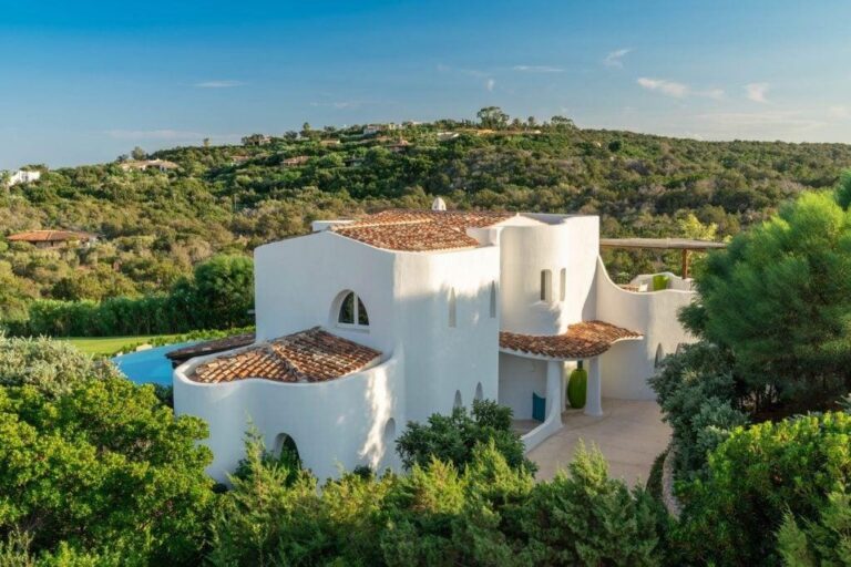 The hotel among the Sardinian hills, Hotel Romazzino, A Luxury Collection Hotel