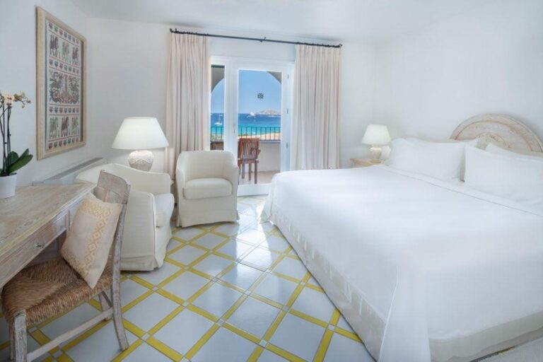 A double room with a sea view, Hotel Romazzino, A Luxury Collection Hotel