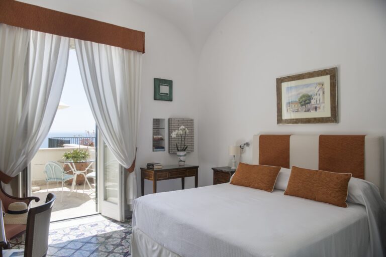 A double room with a balcony and sea view, Hotel Santa Caterina