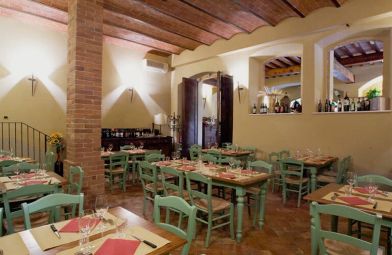 Inside La Taverna, Hotel Villa Il Patriarca