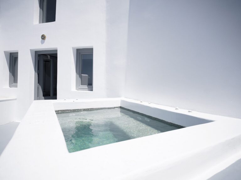 A private hot tub on a whitewashed terrace, Ikies Traditional Houses